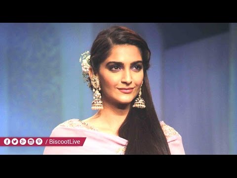 Sonam Kapur Xxx Videos - Sonam Kapoor turns Desi belle for IIJW finale! - YouTube