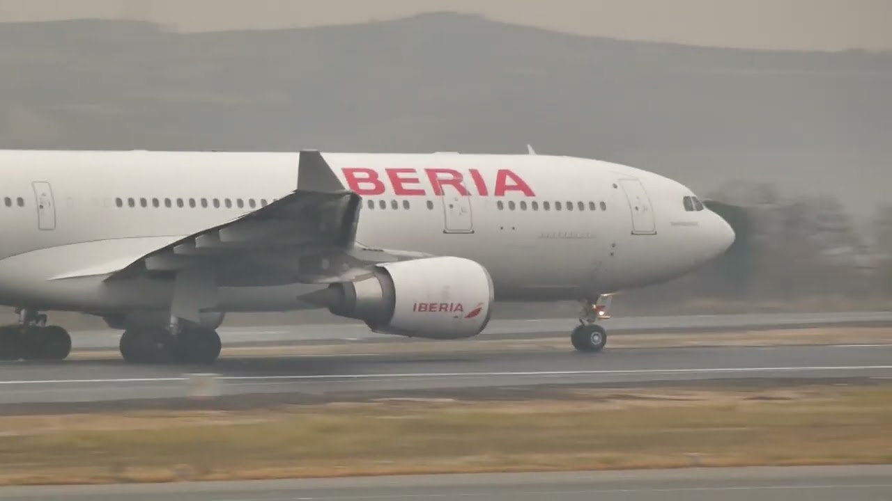 Airbus 330-200 de Iberia despegando de Madrid Barajas con destino San Juan. #airplanes.