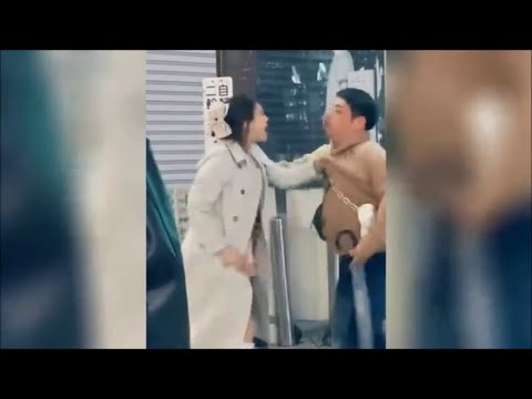Chinese woman abuses Japanese husband in public