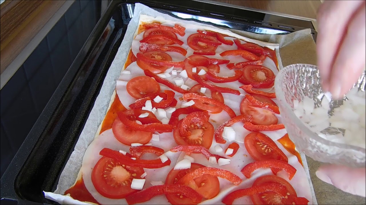 Pizza mit Putenschinken die lecker schmeckt und leicht nach zu machen ...