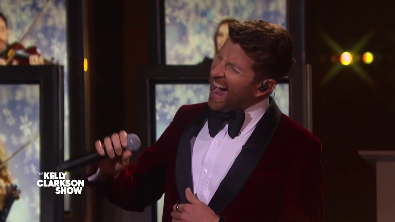 'Under The Mistletoe' By Kelly Clarkson & Brett Eldredge YouTube