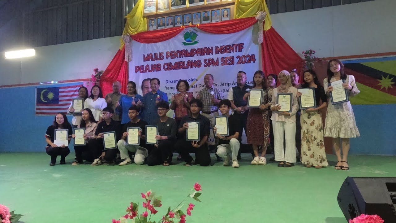 Majlis penyampaian Intensif pelajar cemerlang SPM 2024.