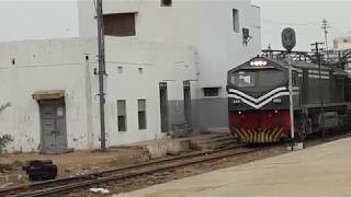 Pakistan Railways Bahauddin Zakaria Express Deaprting From Karachi Cantt