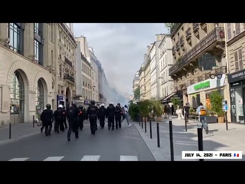 Large numbers of Riot Police Coppers deployed in Paris to disperse huge crowd of marching citizens. – © Videokings