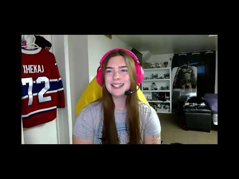 Jilllyyy Reacts saying penis