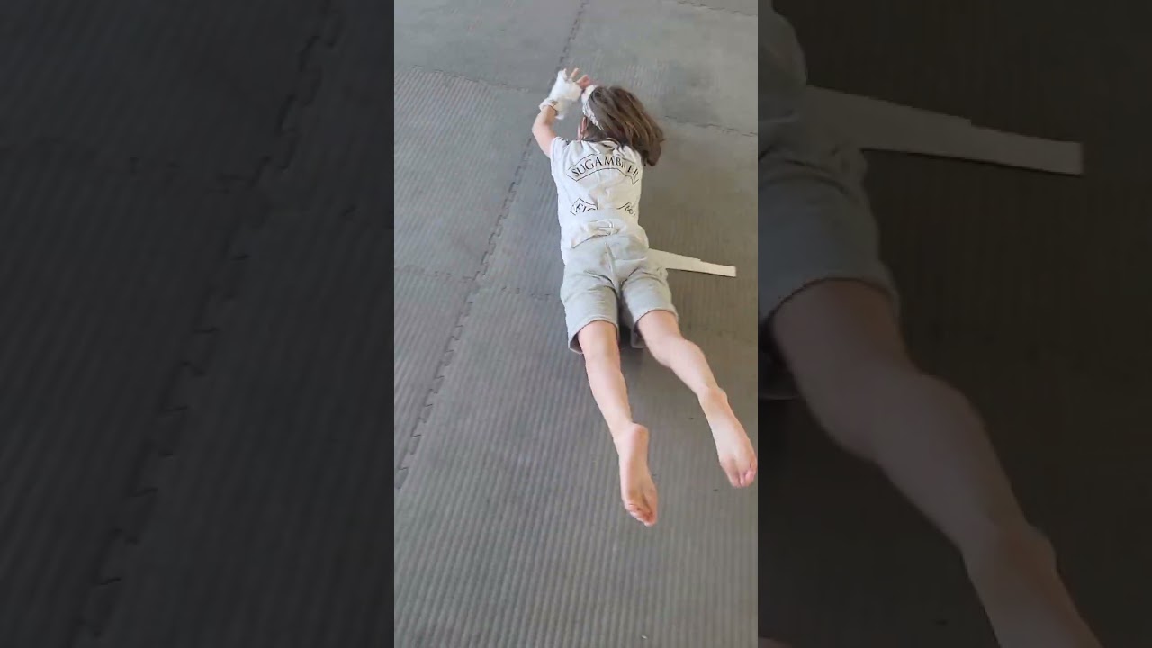 S1-Kids - Animal Flow - Aligator Rolle mit Mia - unserS1training - S1- Fightclub