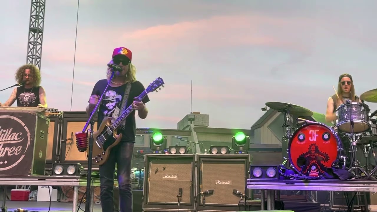 Cadillac Three – “Tennessee Mojo” live in Burnsville, Minnesota (9/17)