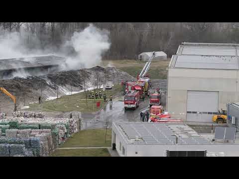 Požar na deponiji odpadkov v Puconcih