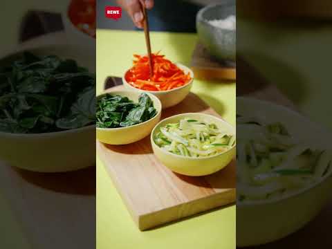 Bibimbap – Rezept für koreanische Reis-Bowl mit Lachs und Gemüse 🍚 | REWE Deine Küche