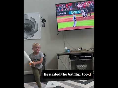 Wholesome moment ❤️🥹 (via @baseball_by_ct/IG)