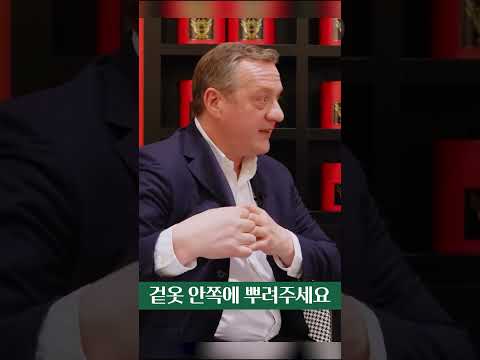 &amp;quot;피부에 뿌리지 마세요&amp;quot; <strong>향수</strong> 진짜 제대로 <strong>뿌리는</strong> <strong>법</strong> #shorts