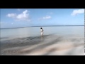 松本さゆき 海辺で着替え