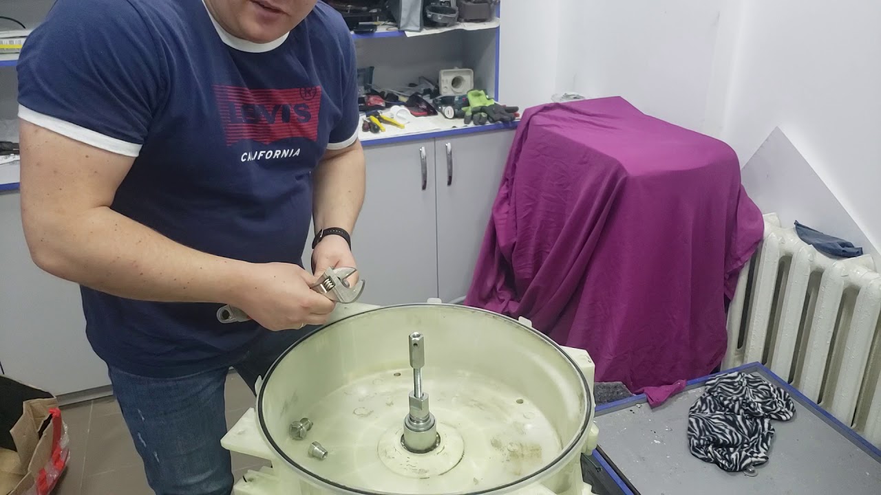 Работа съёмника обойм подшипника