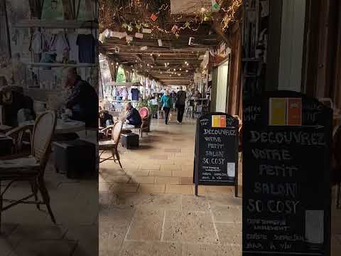 Wideo: Mirepoix, Francja Podstawy podróży i turystyki