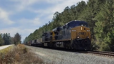 CSX Q140-04 NB through Scranton w/ CSXT 5461 leading