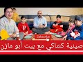 عراقي يأكل بشراهة صينية كنتاكي مع البطاطا المقليه وانواع الصاصات 
