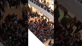 Buray Konseri̇ Mi̇ni̇ Konser İmza Günü