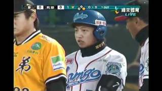 20110326 郭修維職棒生涯首安