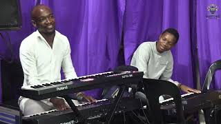 Izigi Zenkosi Entertainment  Ungcwele Uthixo