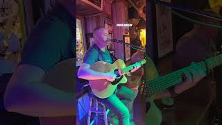 #dublin #bodeanetravels #templebar #ireland #irishpub #pubmusic #irish #livemusic #acousticcover