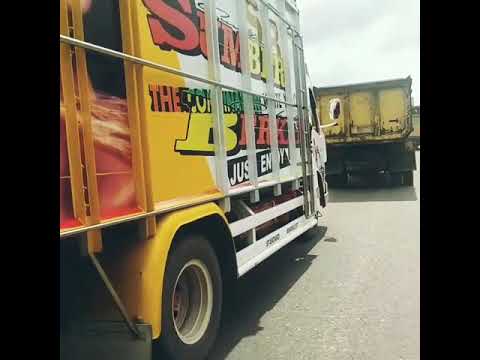 Mobil ekspedisi muat sawit oleng ges - YouTube