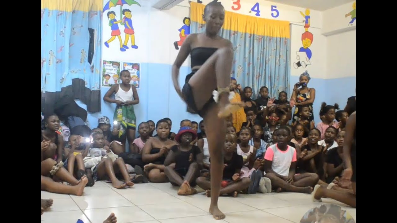 Beautiful Zulu maiden dance pt2