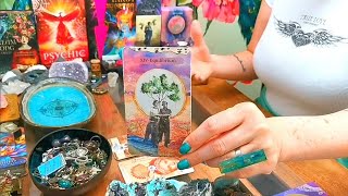 LIBRA "IT STARTS WITH A KISS.... 💋 !!!" SINGLES LOVE TAROT READING 