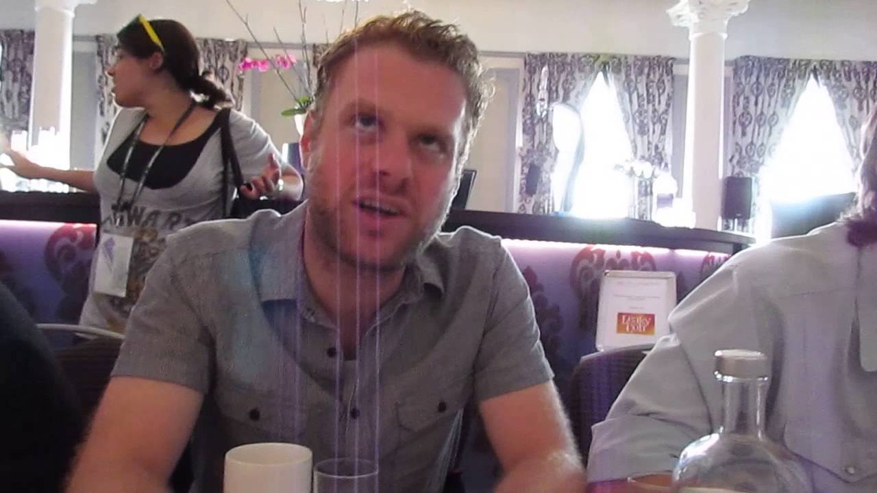 London LeakyCon StarKid autograph line