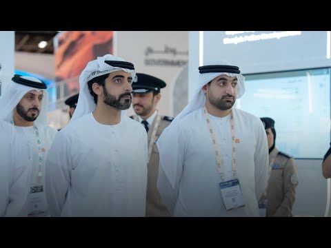 سالم بن عبد الرحمن القاسمي يزور جناح حكومة الشارقة في جيتكس 2025