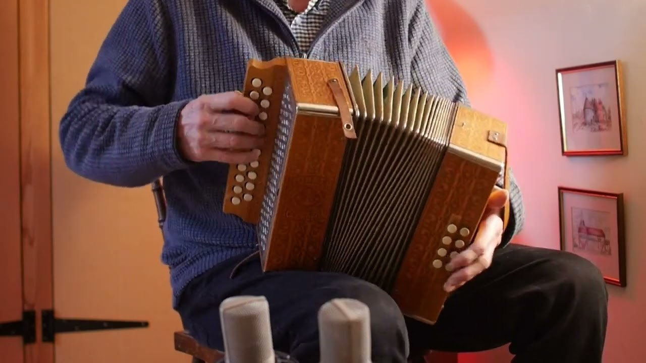 Playalong tunes: Uncle's Jig - YouTube