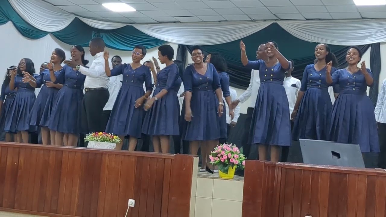 AZAMPANAGURA AMARIRA BY INKURUNZIZA Family Choire.