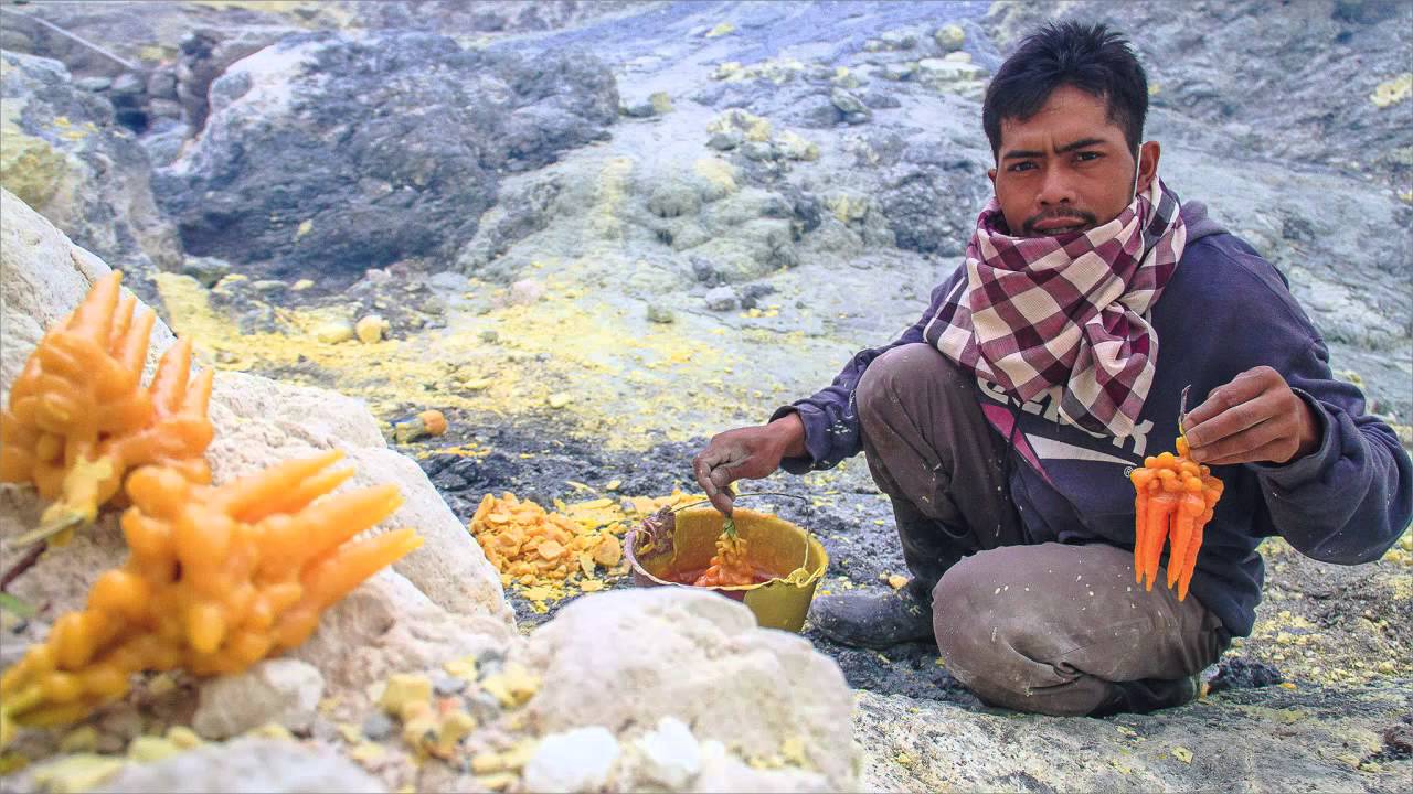 Kawah Ijen ( Ijen Crater )