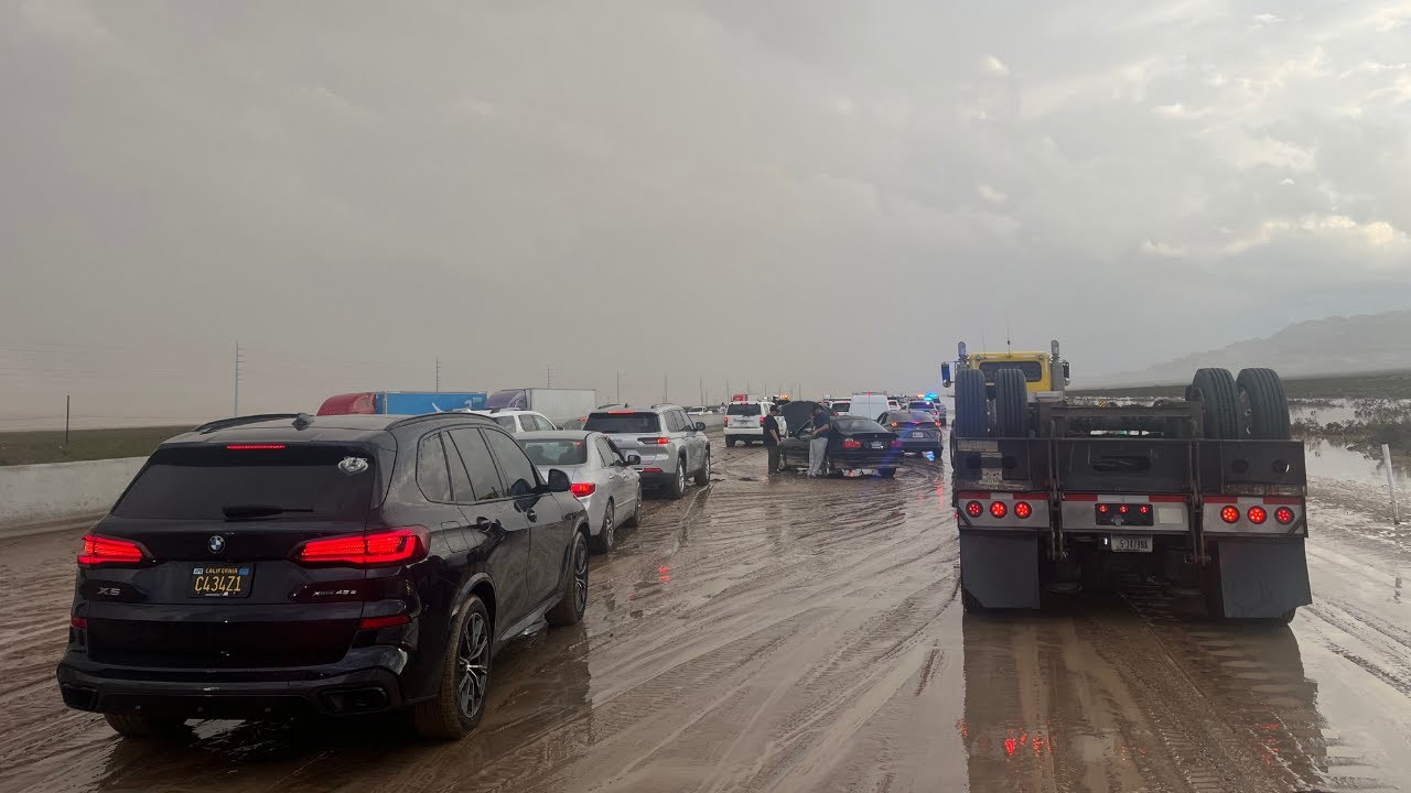FLASH FLOODING on I-15 Causes MAJOR Traffic Jam - Vehicles Stranded in ...