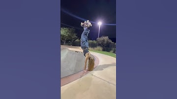 Thumbnail of Walking on the moon 🎶🌃✌️ #music #rock #rollergirl #skate #fun #rollerskate #patins #night
