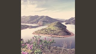 Understated Backdrops for Tranquility