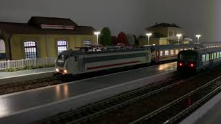 402B ACME e carrozze HR in livrea IC SUN in partenza dalla stazione di S Mattia