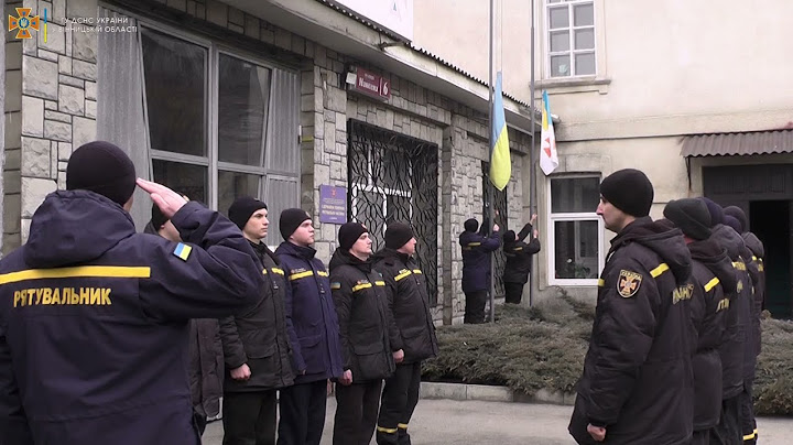 В День єднання вінницькі рятувальники урочисто підняли Державний Прапор України