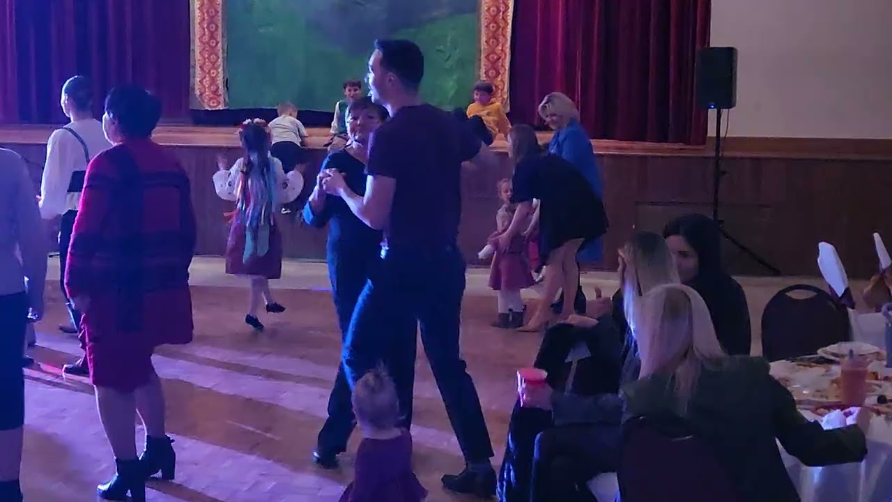 Танці та танці Сашка запалює