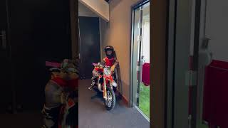 Behind the scenes as the Freestyle Kings groms Jagger and Kruz Maddison prepare for their segment