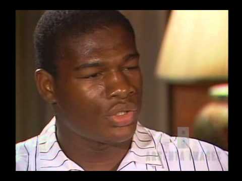 Video: Riddick Bowe Nettowaarde: Wiki, Getrouwd, Familie, Bruiloft, Salaris, Broers en zussen