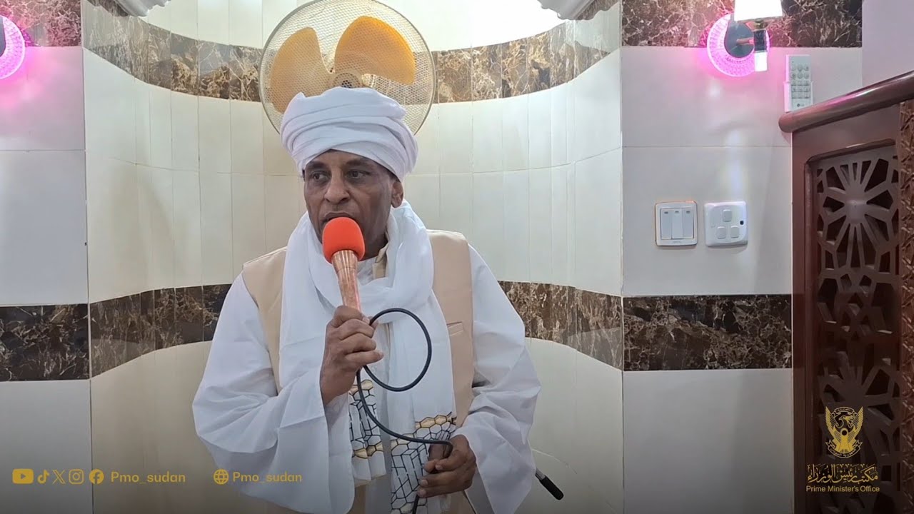 رئيس الوزراء يؤدي صلاة الجمعة بمسجد الوالدين بحي الواحة بأم درمان