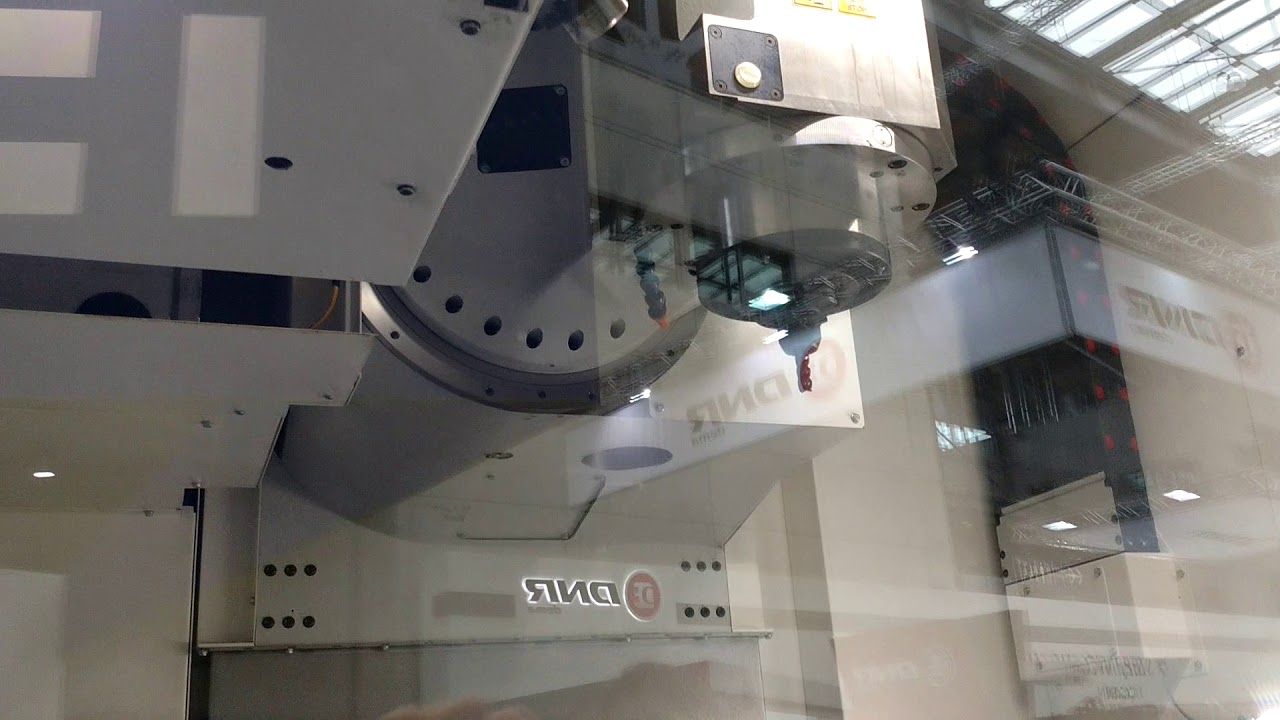 Реклама русской фирмы на EMO 2019 Hannover