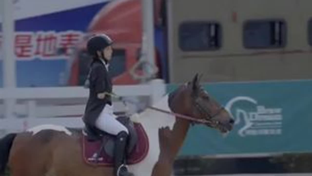 少女失去双臂打字如飞，还能骑马比赛#骑马 #求职 #自强