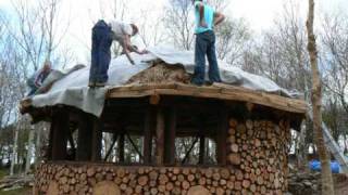 : Building a Roundhouse with woodhenge and cobwood