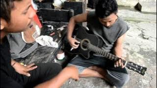 sing a song. . . Oh. .  Langgolek