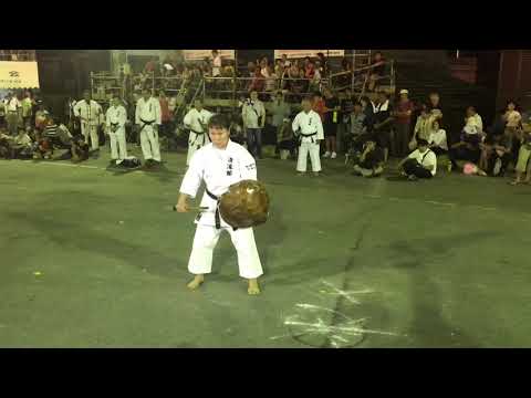 Eating a japanese slimy foods bowl (Bakudan).