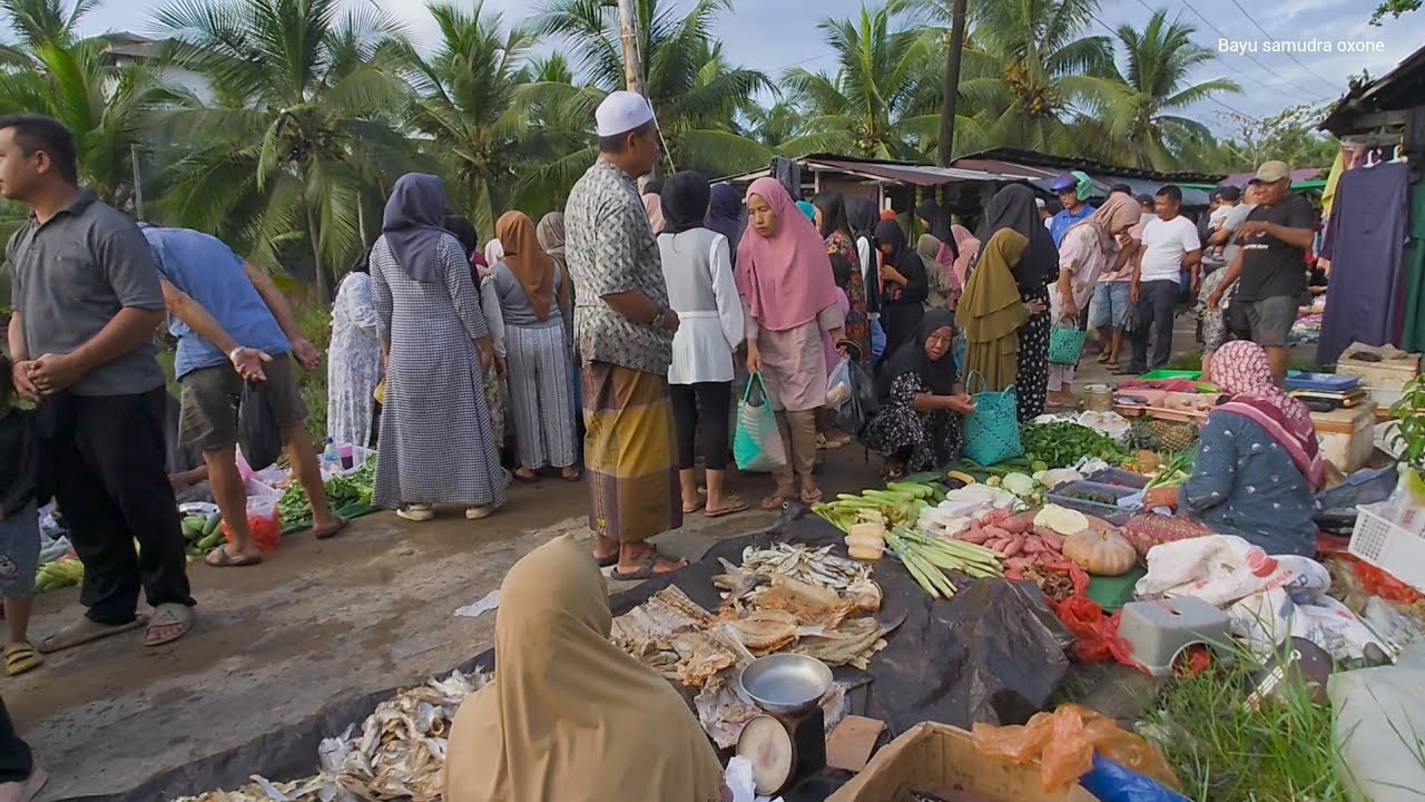 Kampung dayak, muslim, tanpa kendaraan mobil, di pedalaman kalimantan tengah,