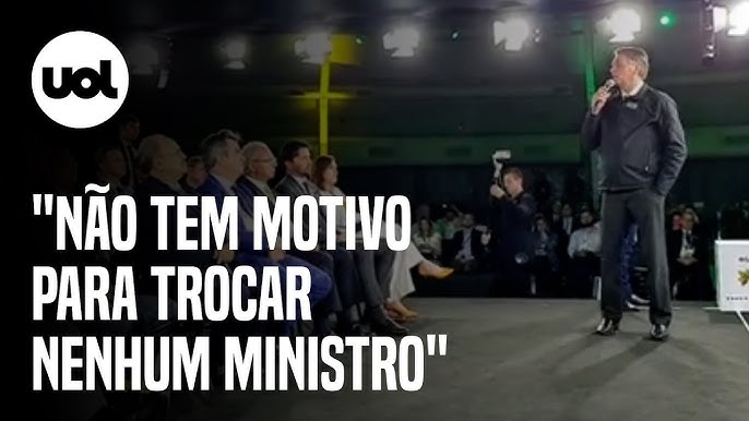 Robô jogador de xadrez trapaceia e xinga seus adversários humanos