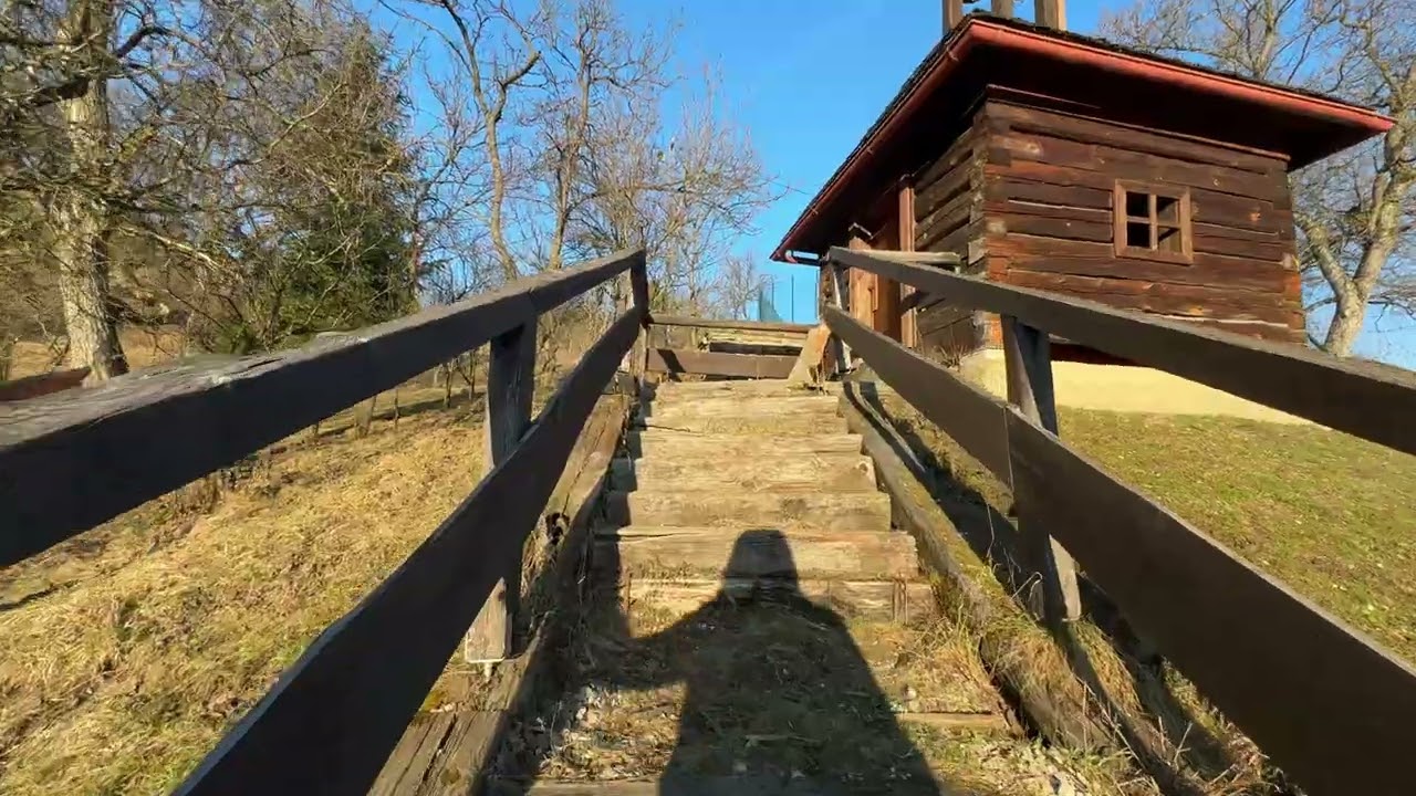 Ďurdové-zvonička na návrši nad obcou