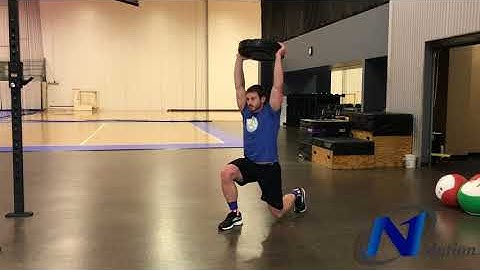 Plate Overhead Reverse Lunge